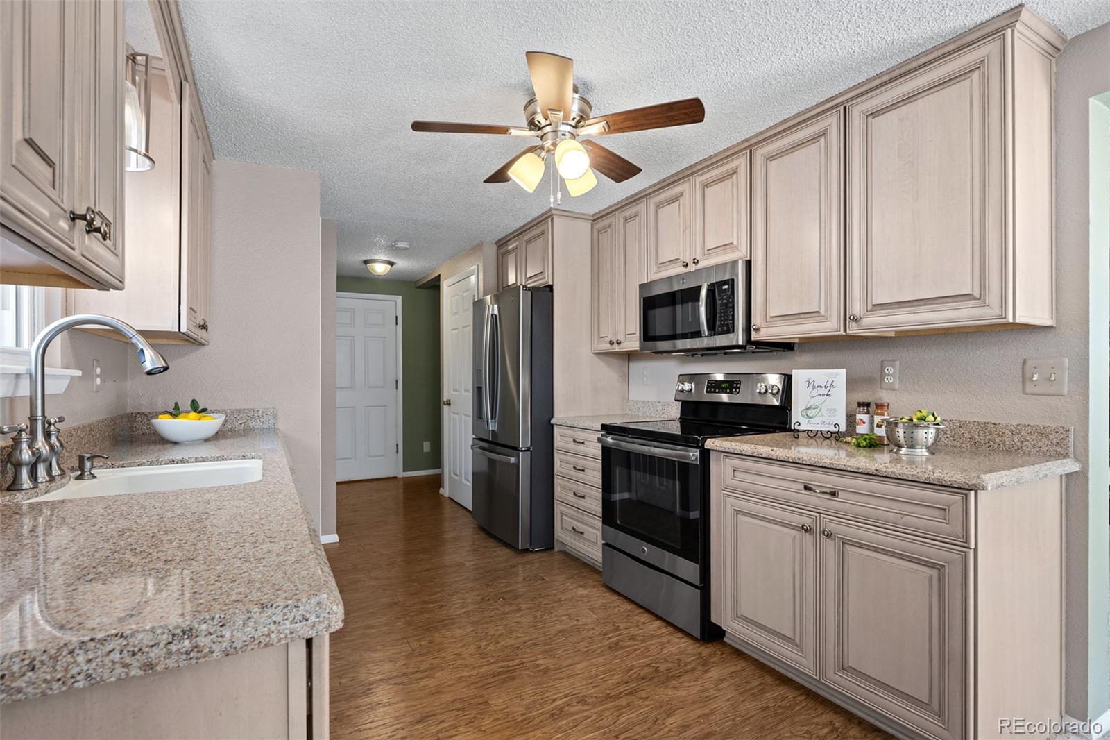 MLS Image #13 for 22276 e oberlin place,aurora, Colorado