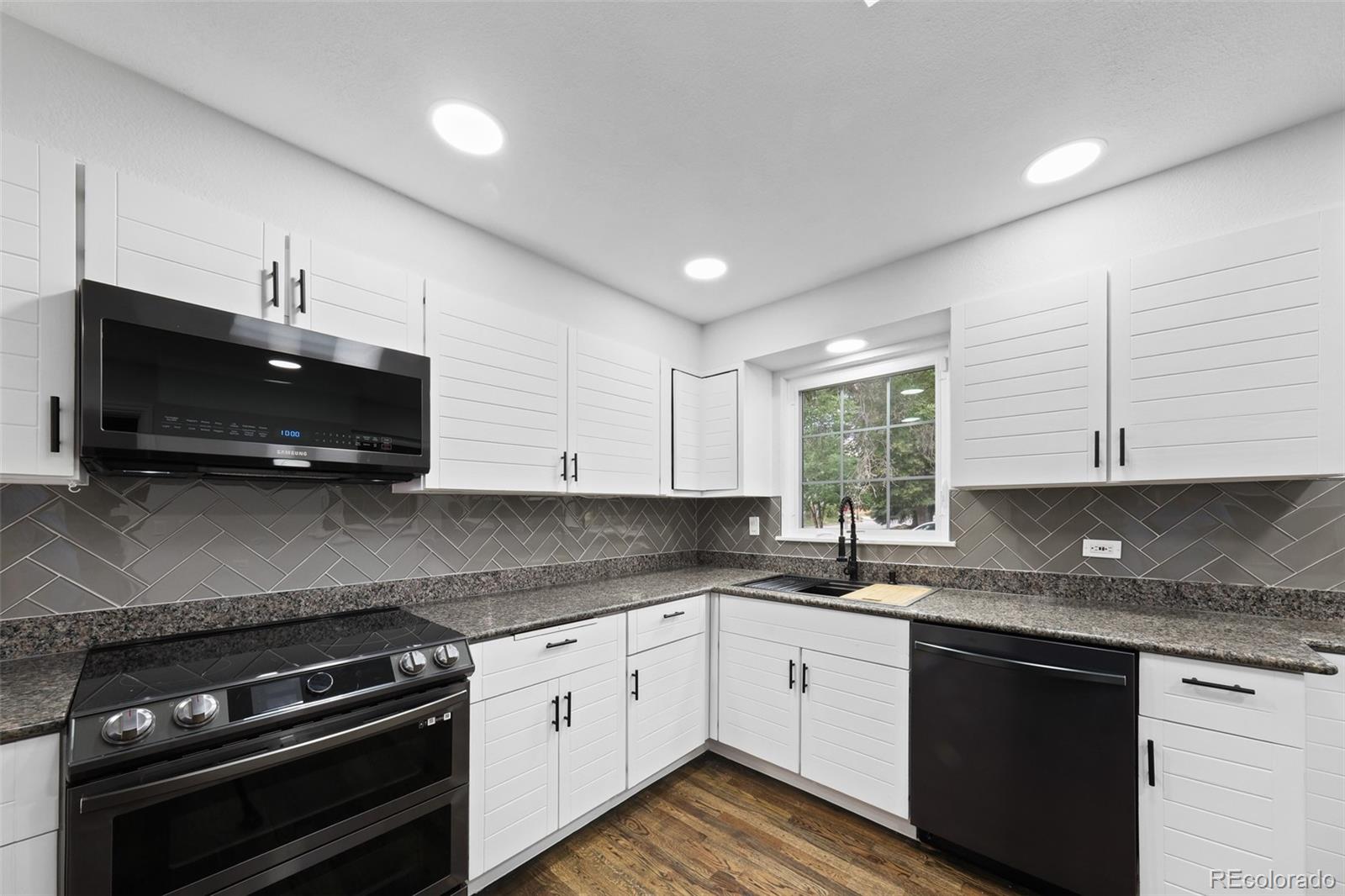 MLS Image #18 for 2495 n raleigh street,denver, Colorado