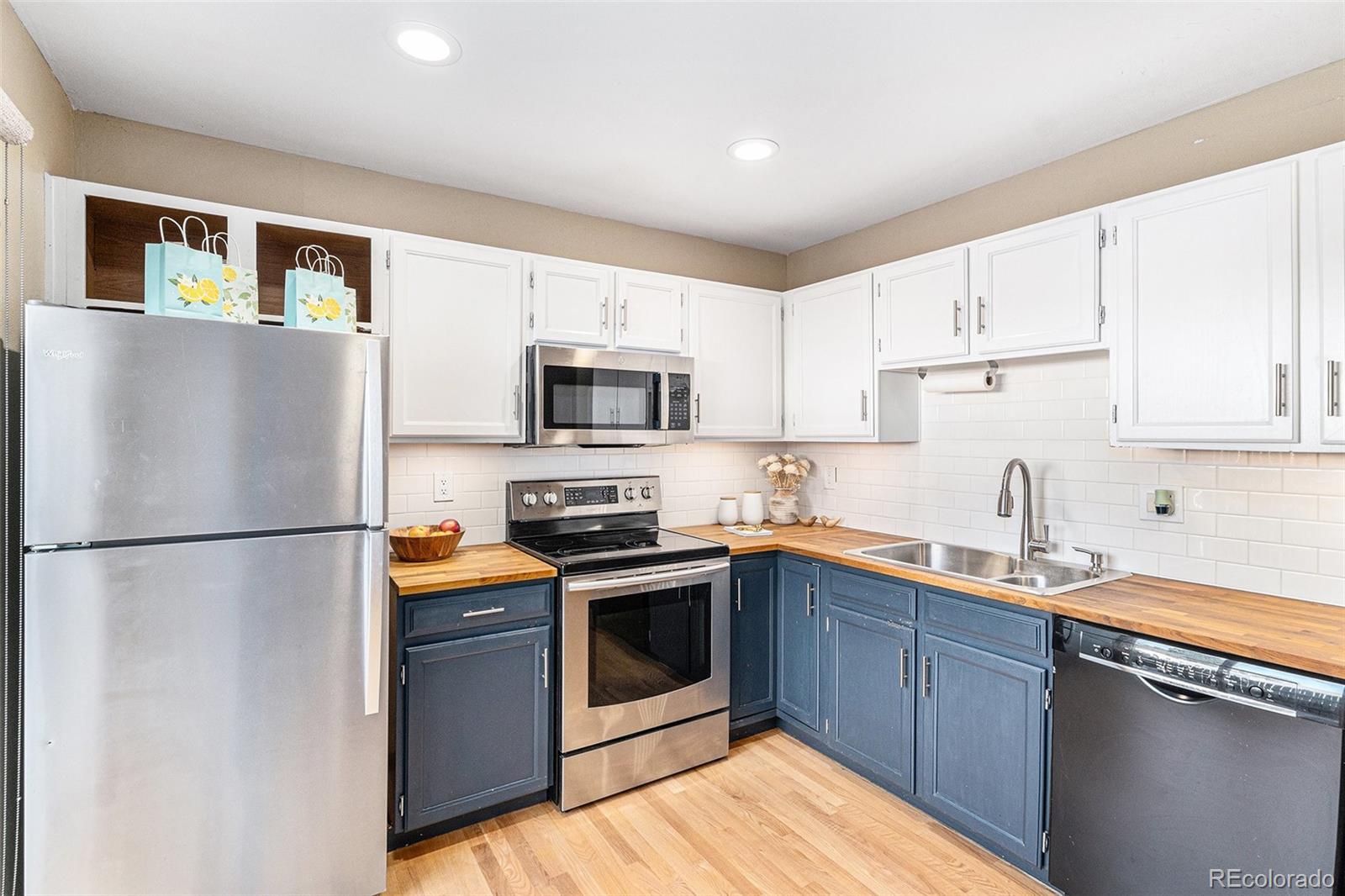 MLS Image #13 for 8304 s upham way,littleton, Colorado