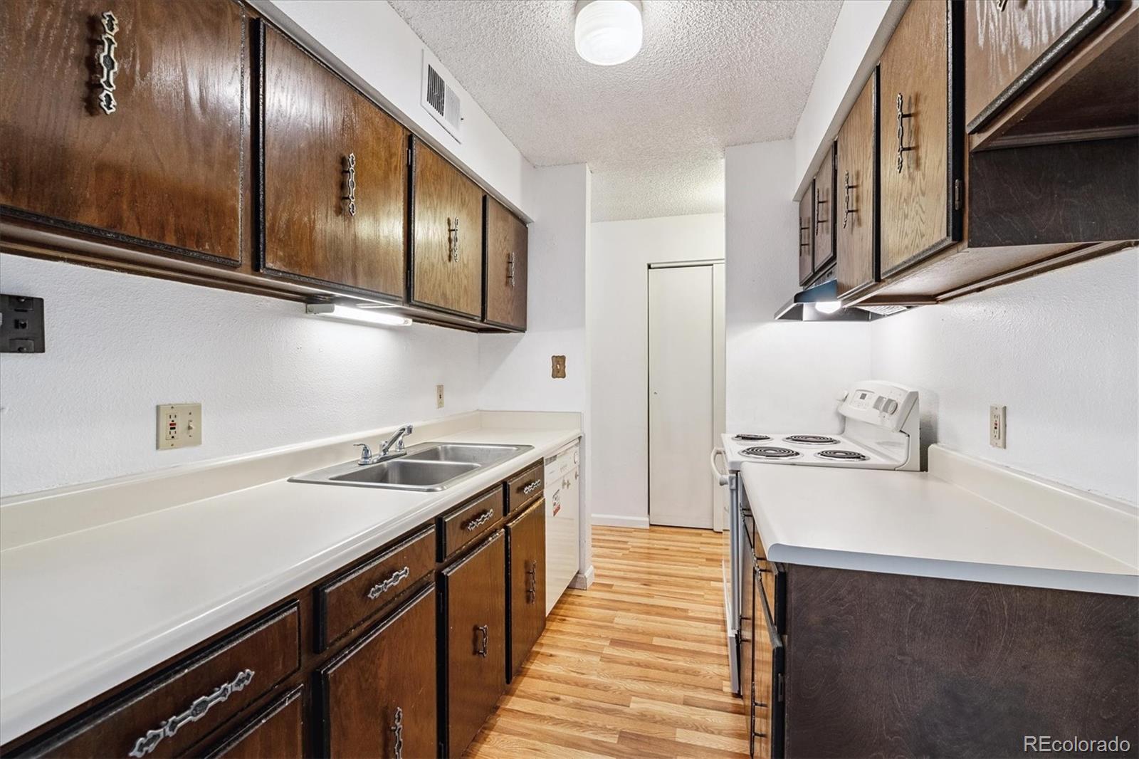 MLS Image #6 for 7455 e quincy avenue,denver, Colorado