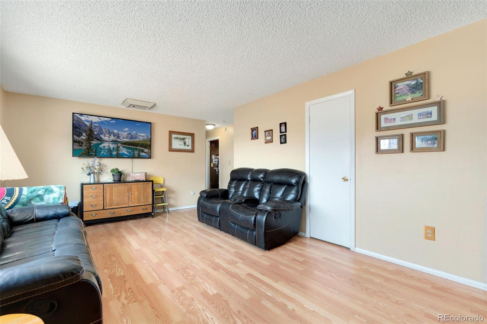 MLS Image #3 for 54685 e bobcat lane,strasburg, Colorado