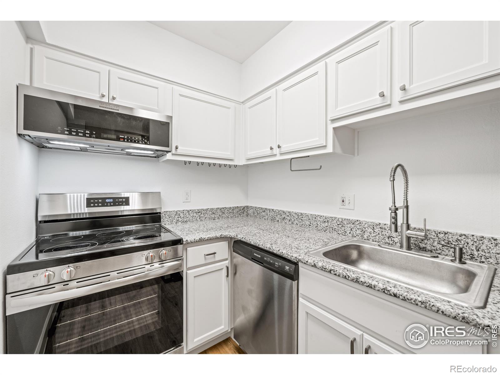 MLS Image #6 for 4110  hale parkway,denver, Colorado
