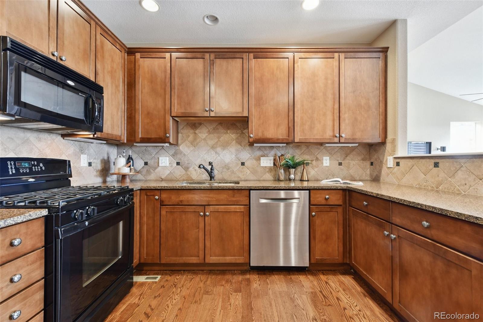 MLS Image #6 for 22296 e euclid place,aurora, Colorado