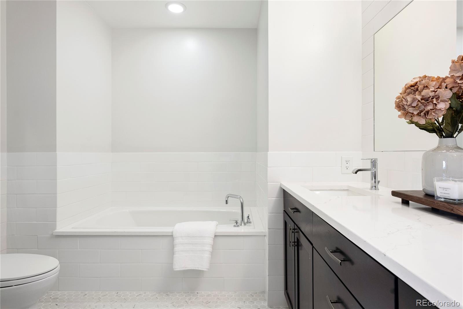 MLS Image #14 for 2958  syracuse street,denver, Colorado