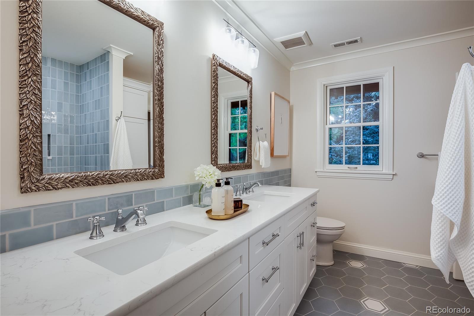 MLS Image #38 for 1770  hudson street,denver, Colorado
