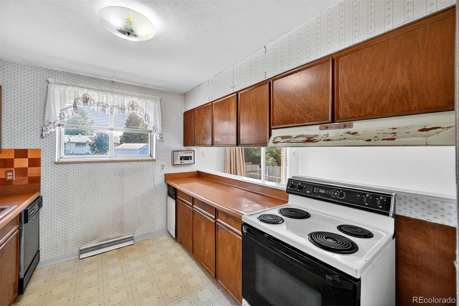 MLS Image #6 for 2806 s joslin court,denver, Colorado