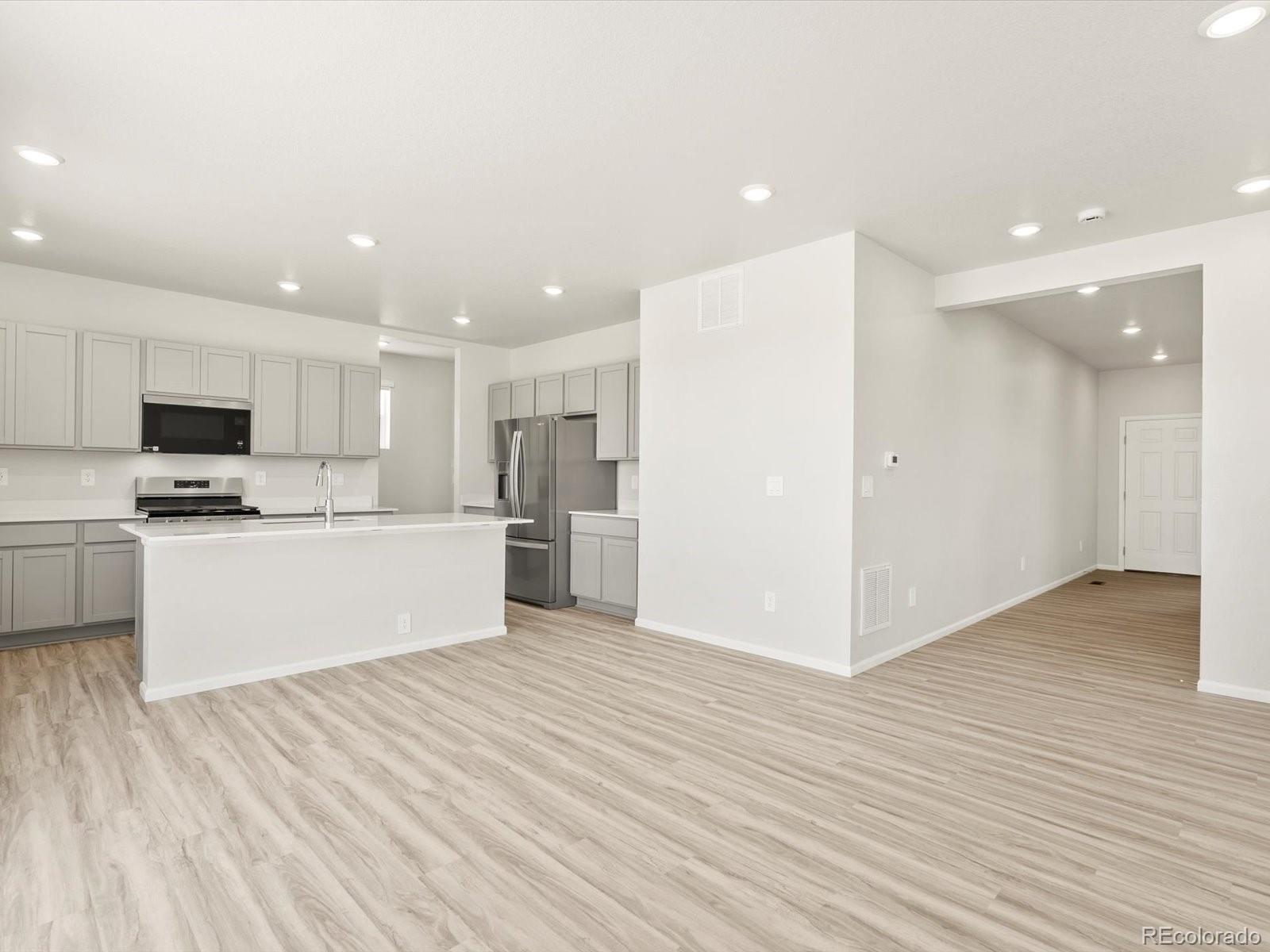 MLS Image #8 for 1601  colorado river drive,windsor, Colorado