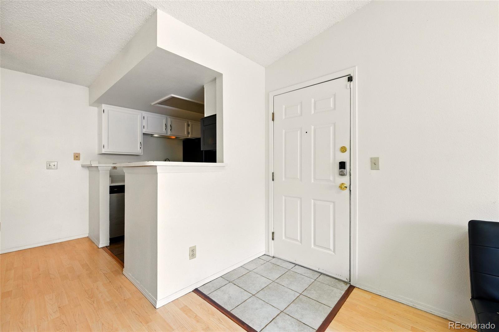 MLS Image #5 for 922 s walden street,aurora, Colorado