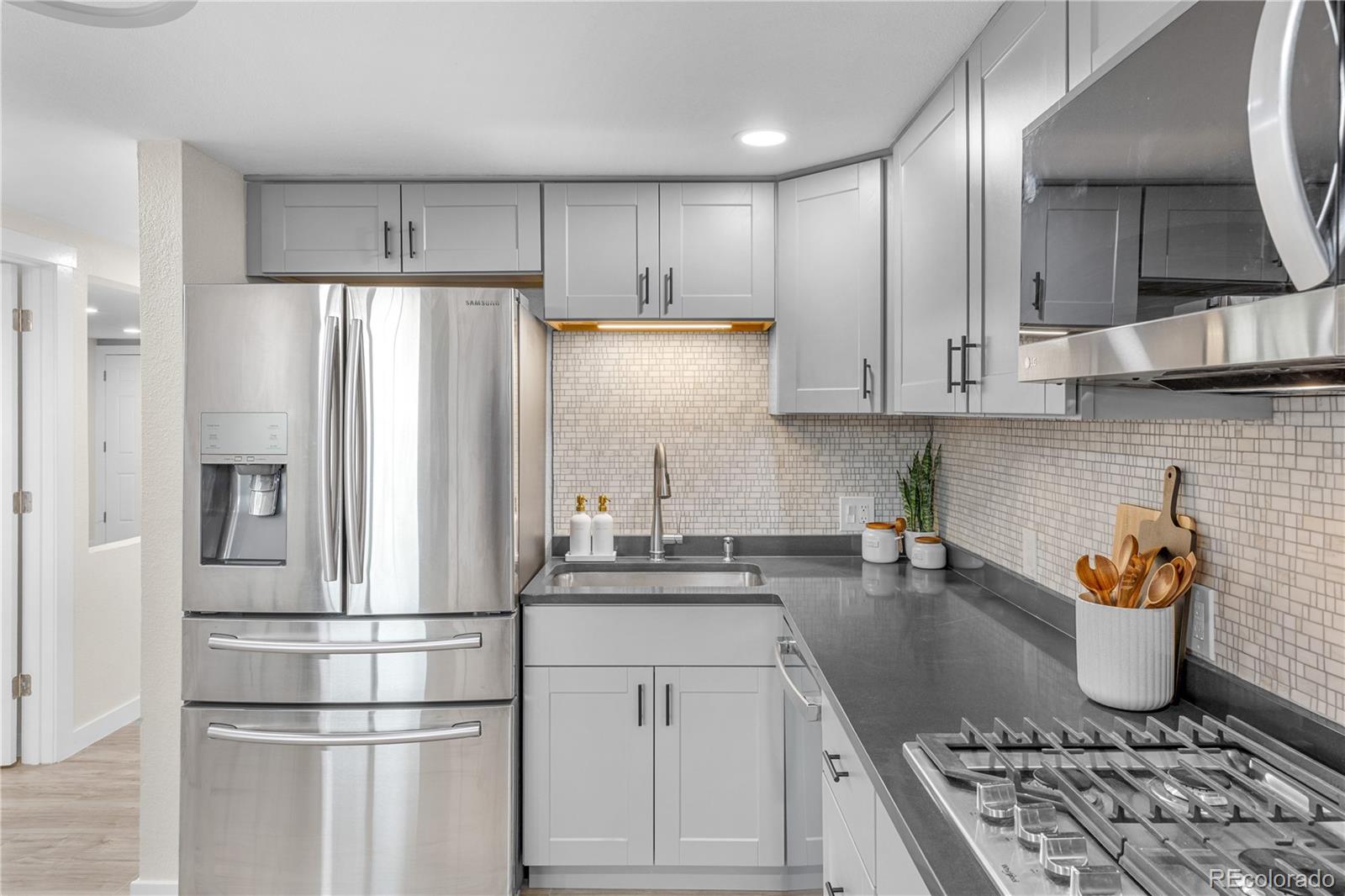 MLS Image #14 for 6506 w 14th avenue,lakewood, Colorado