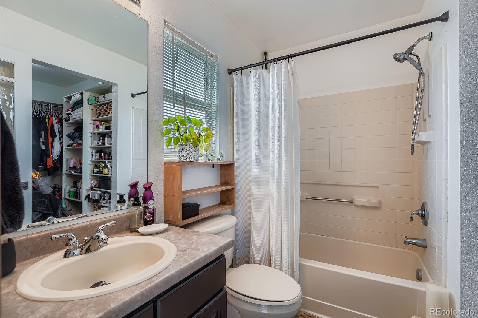 MLS Image #13 for 18660 e 42nd place,denver, Colorado