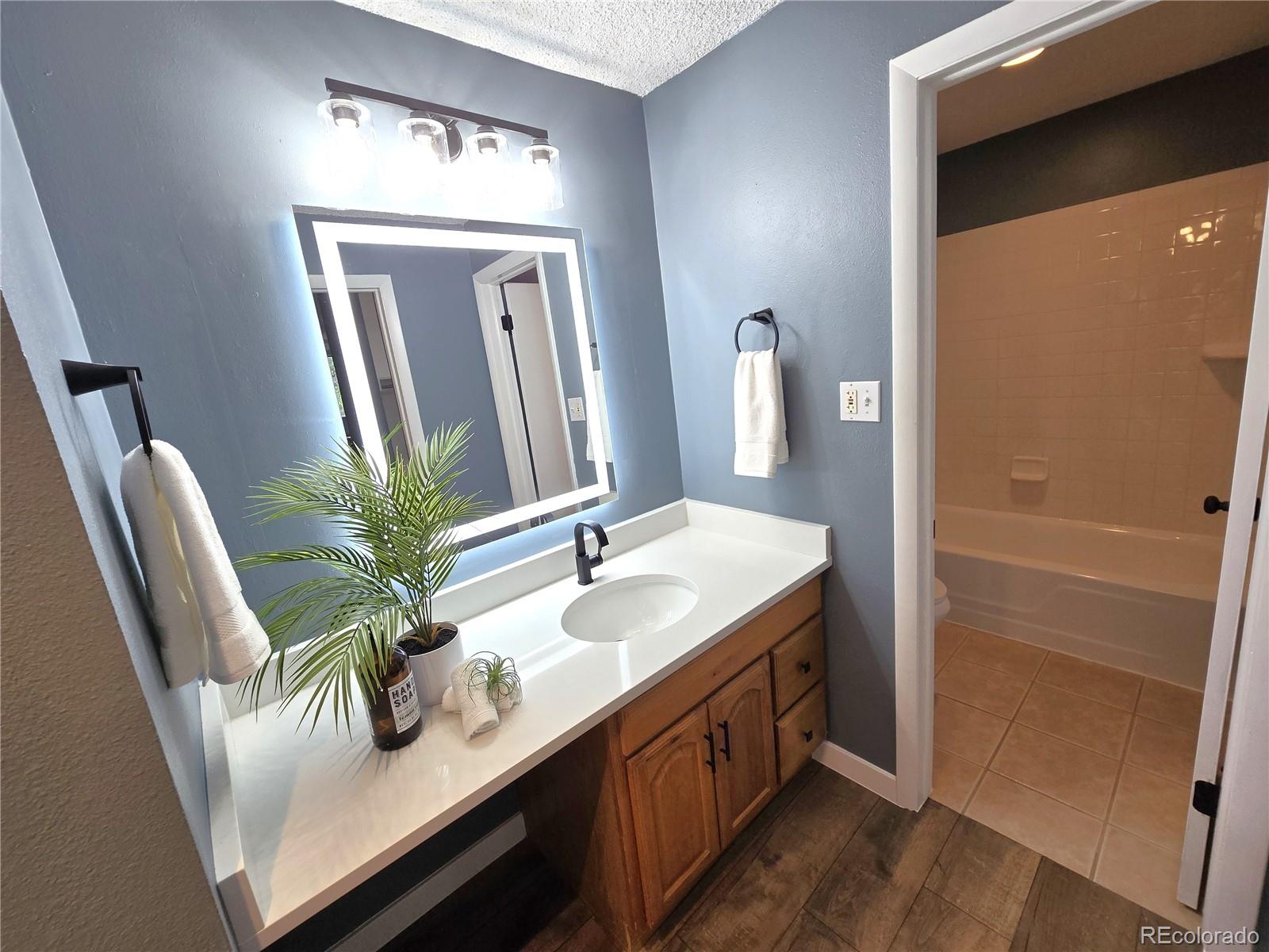 MLS Image #14 for 2375 s linden court,denver, Colorado