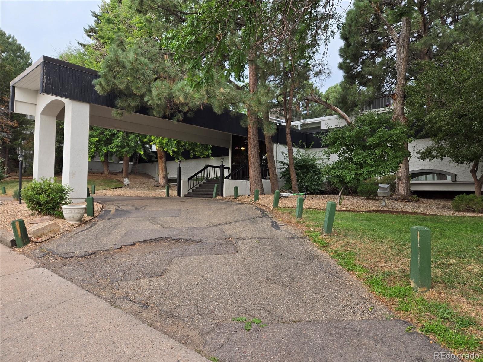 MLS Image #18 for 2375 s linden court,denver, Colorado