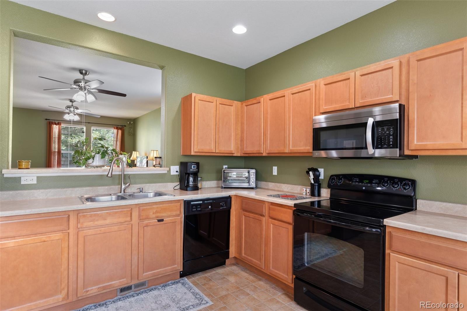 MLS Image #11 for 2091  squawbush ridge,colorado springs, Colorado