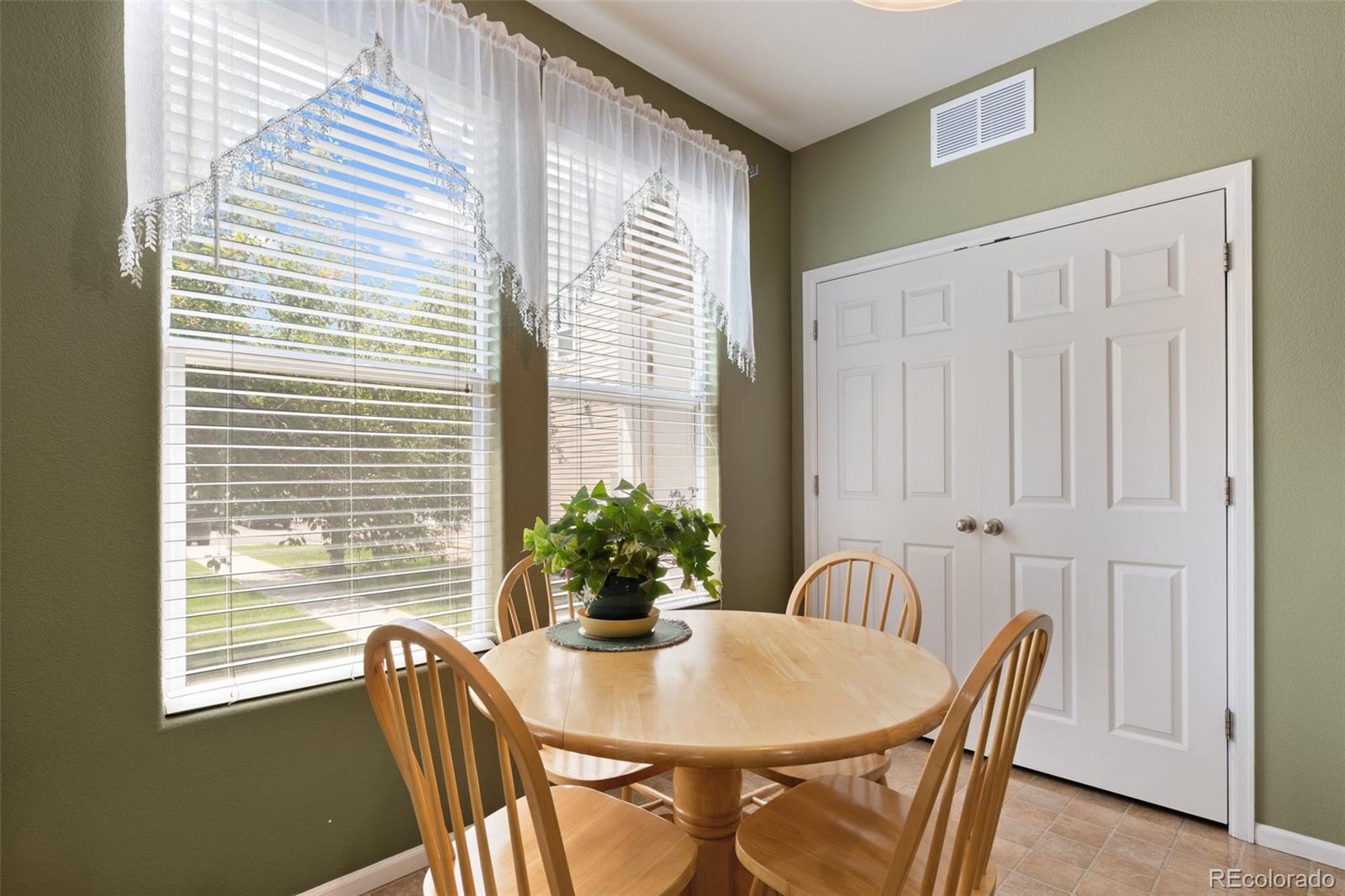 MLS Image #13 for 2091  squawbush ridge,colorado springs, Colorado