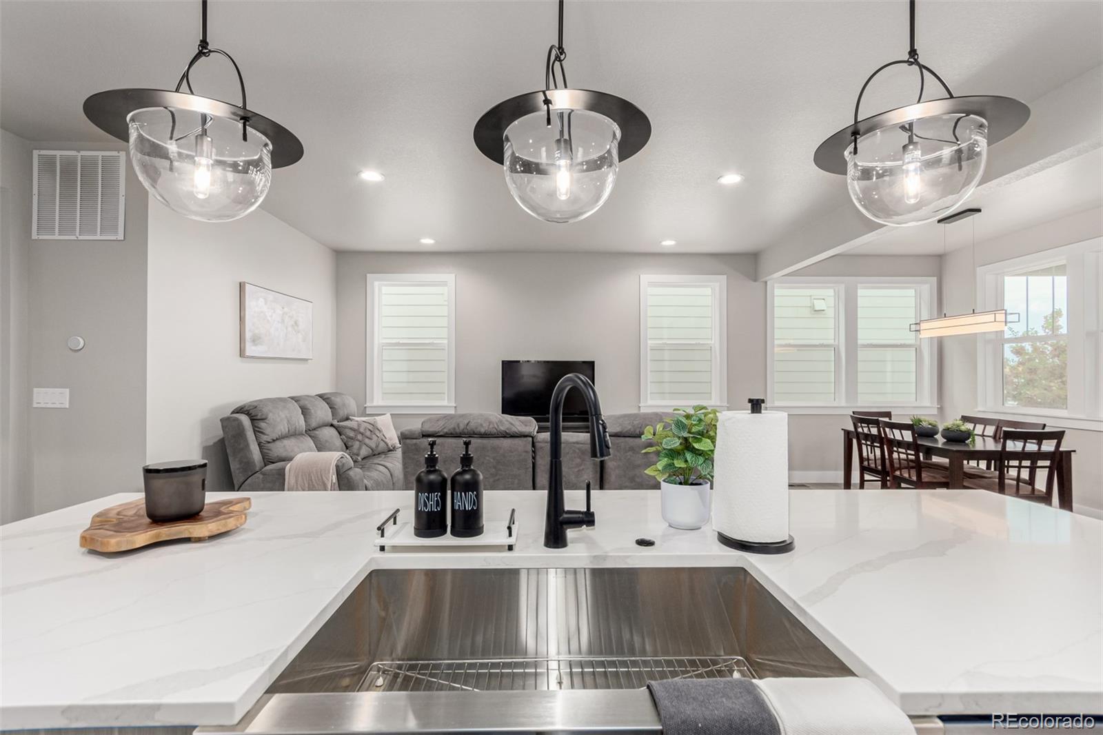 MLS Image #18 for 2742 e 103rd avenue,denver, Colorado