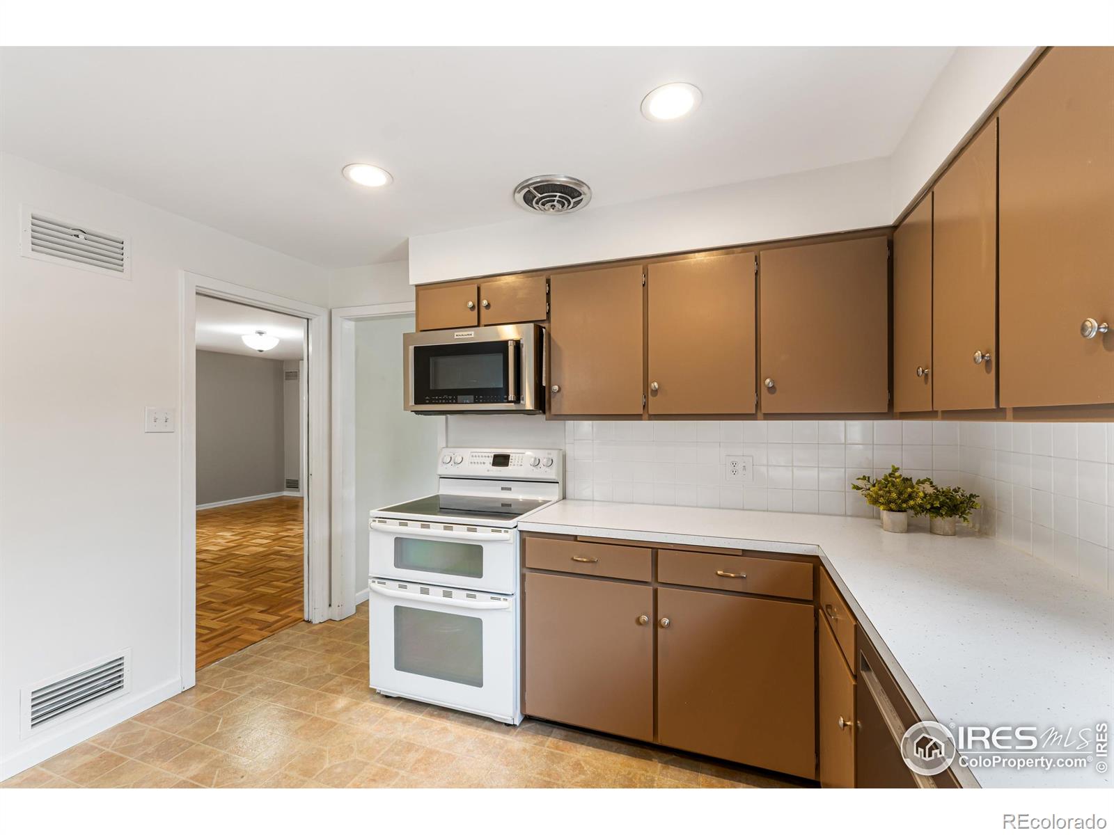 MLS Image #7 for 810  elm street,windsor, Colorado