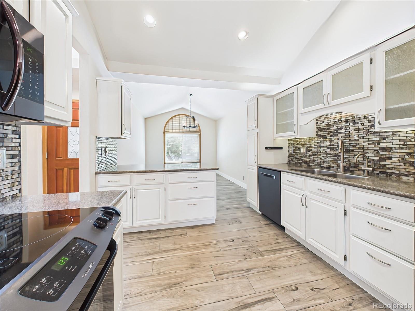 MLS Image #13 for 8  luxury lane,colorado springs, Colorado
