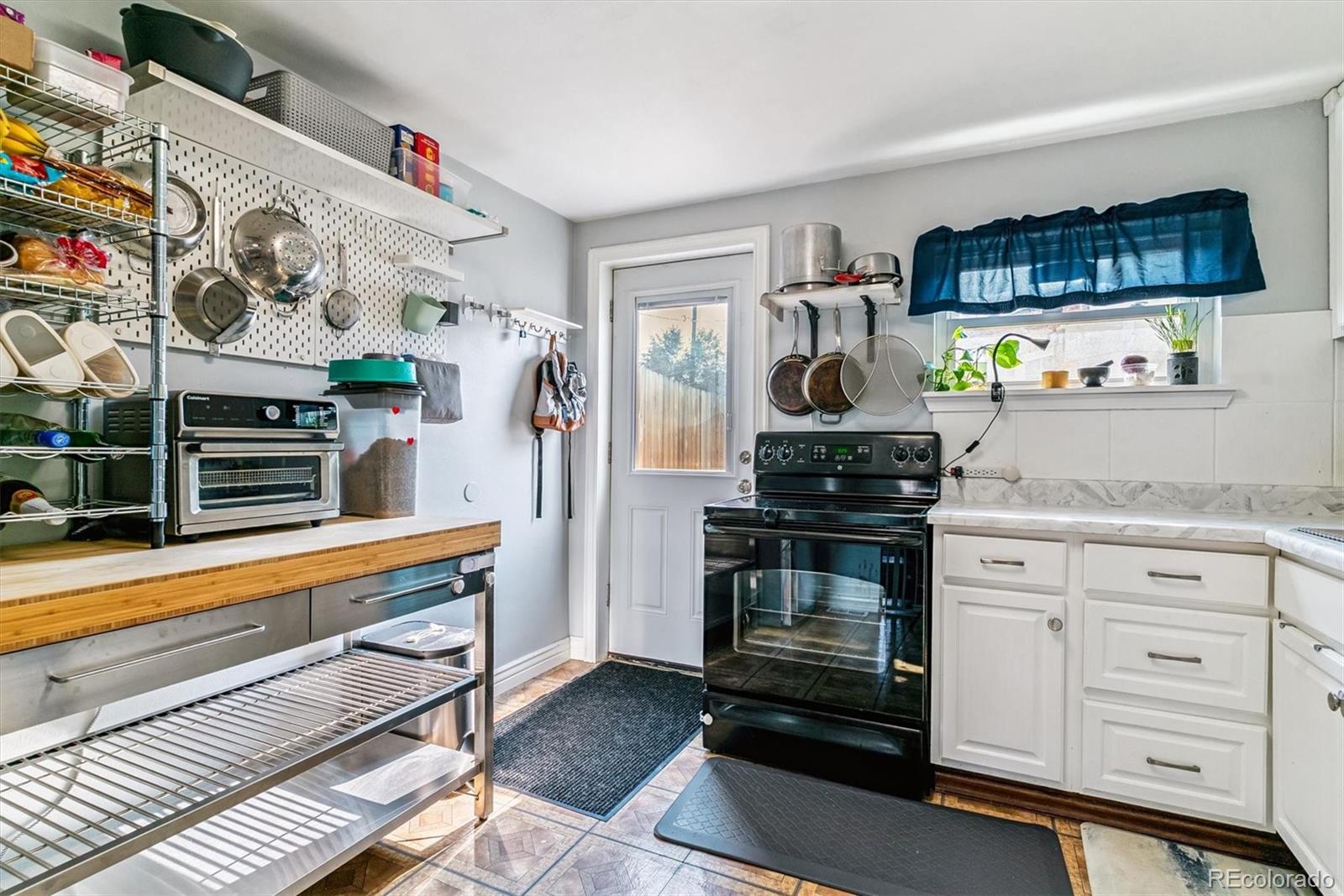 MLS Image #4 for 850 s vrain street,denver, Colorado