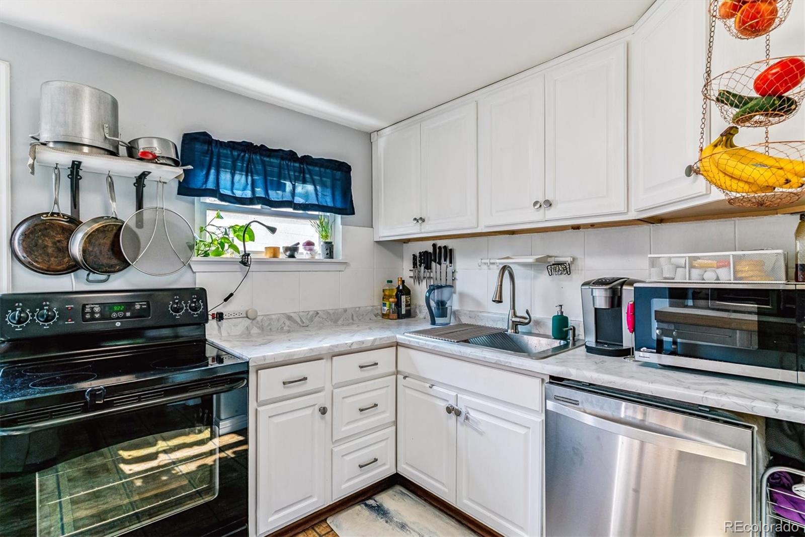 MLS Image #5 for 850 s vrain street,denver, Colorado