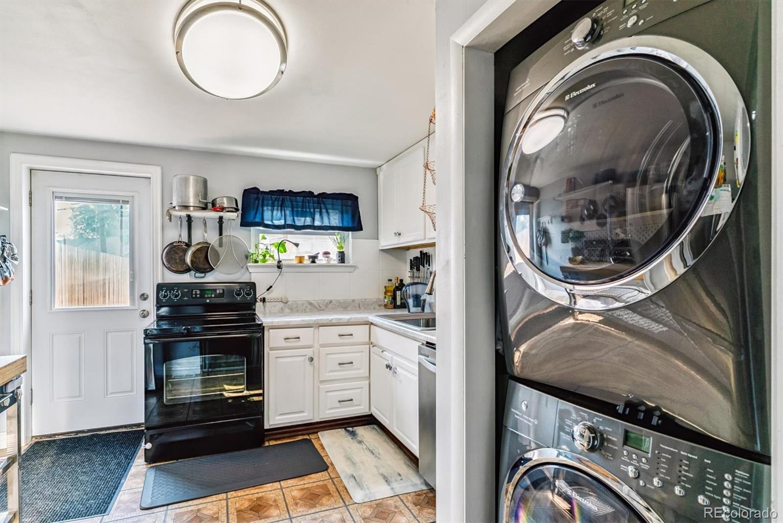 MLS Image #7 for 850 s vrain street,denver, Colorado