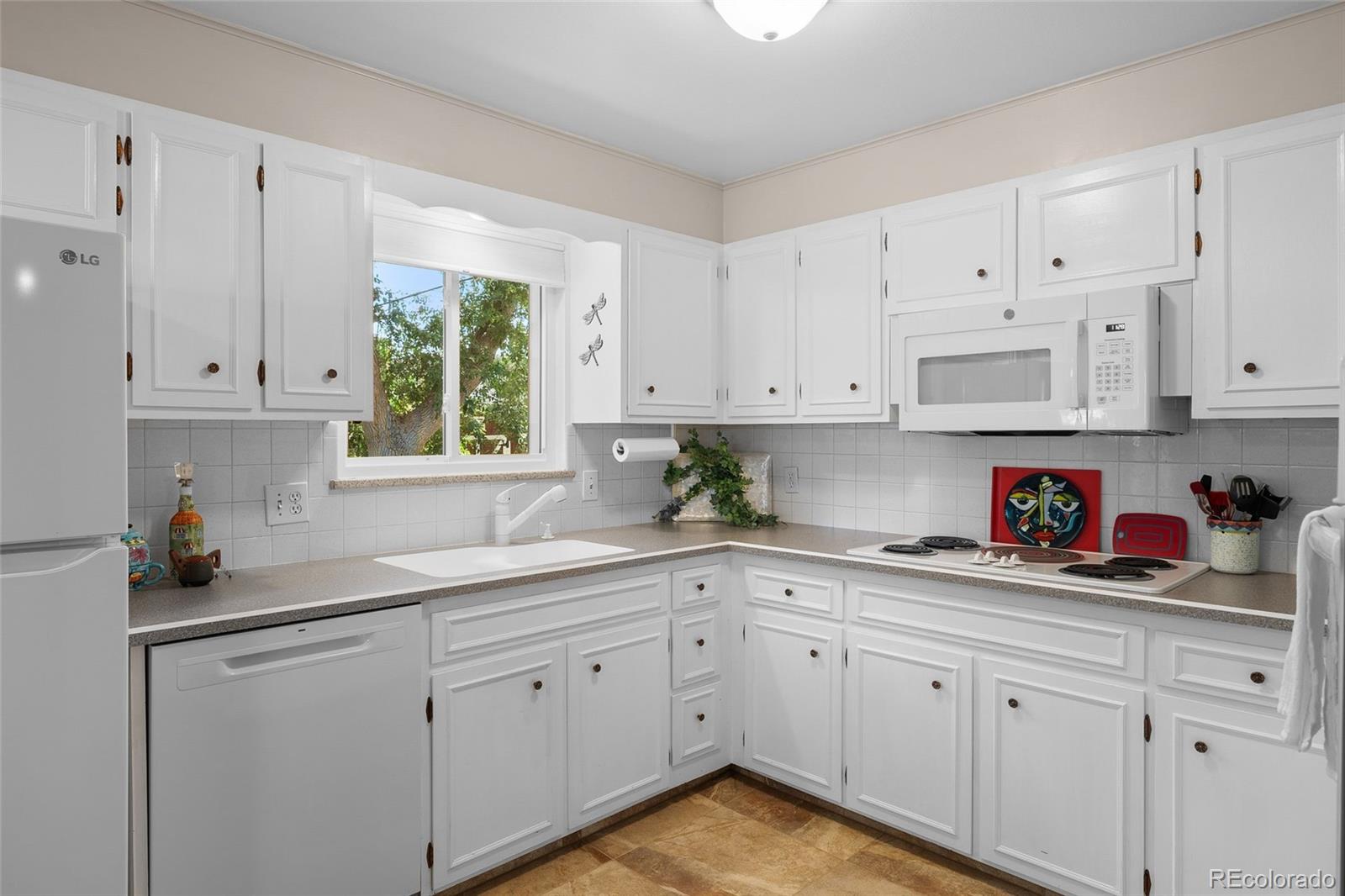 MLS Image #6 for 3320 s fulton court,denver, Colorado