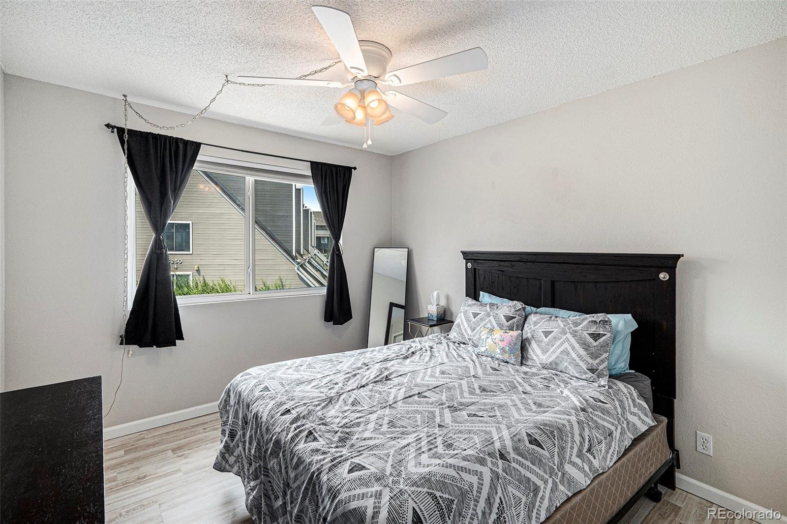 MLS Image #15 for 5250 s huron way,littleton, Colorado