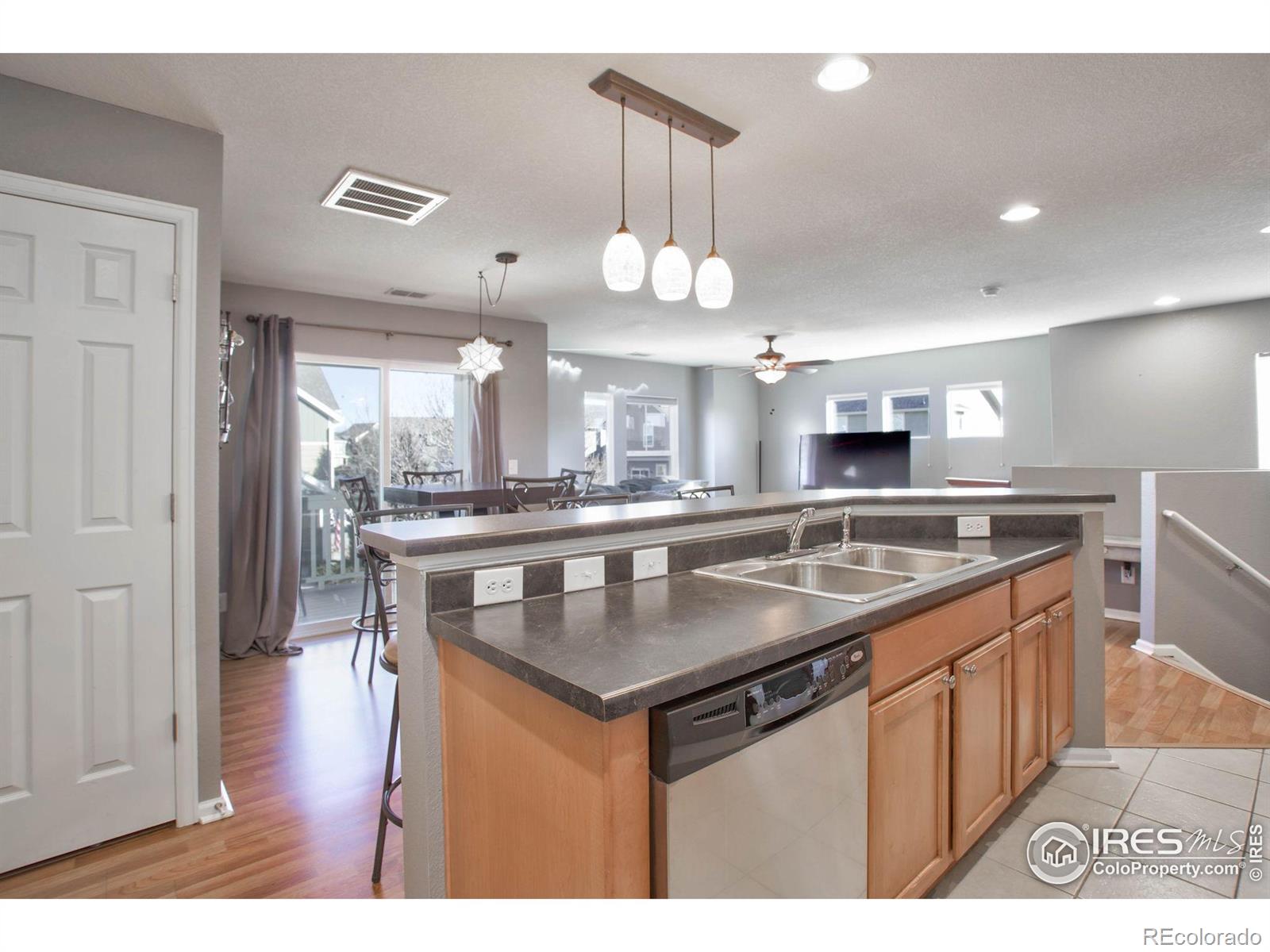 MLS Image #3 for 11844  oak hill way,commerce city, Colorado