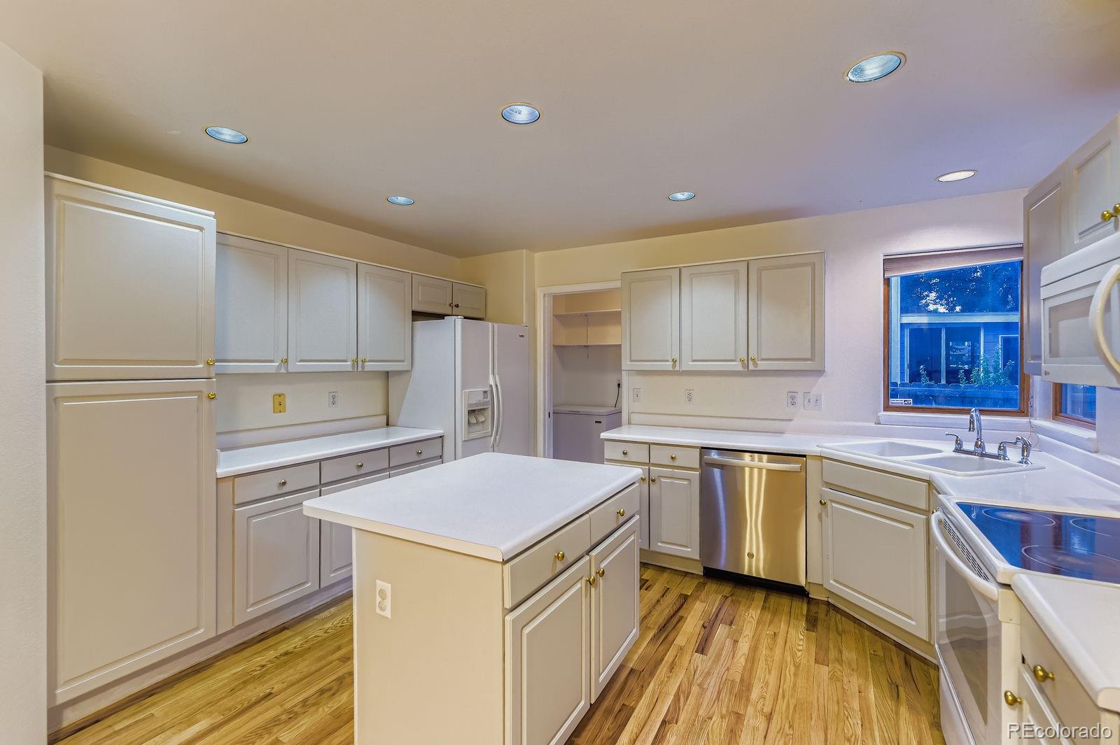 MLS Image #9 for 4035 s sable way,aurora, Colorado