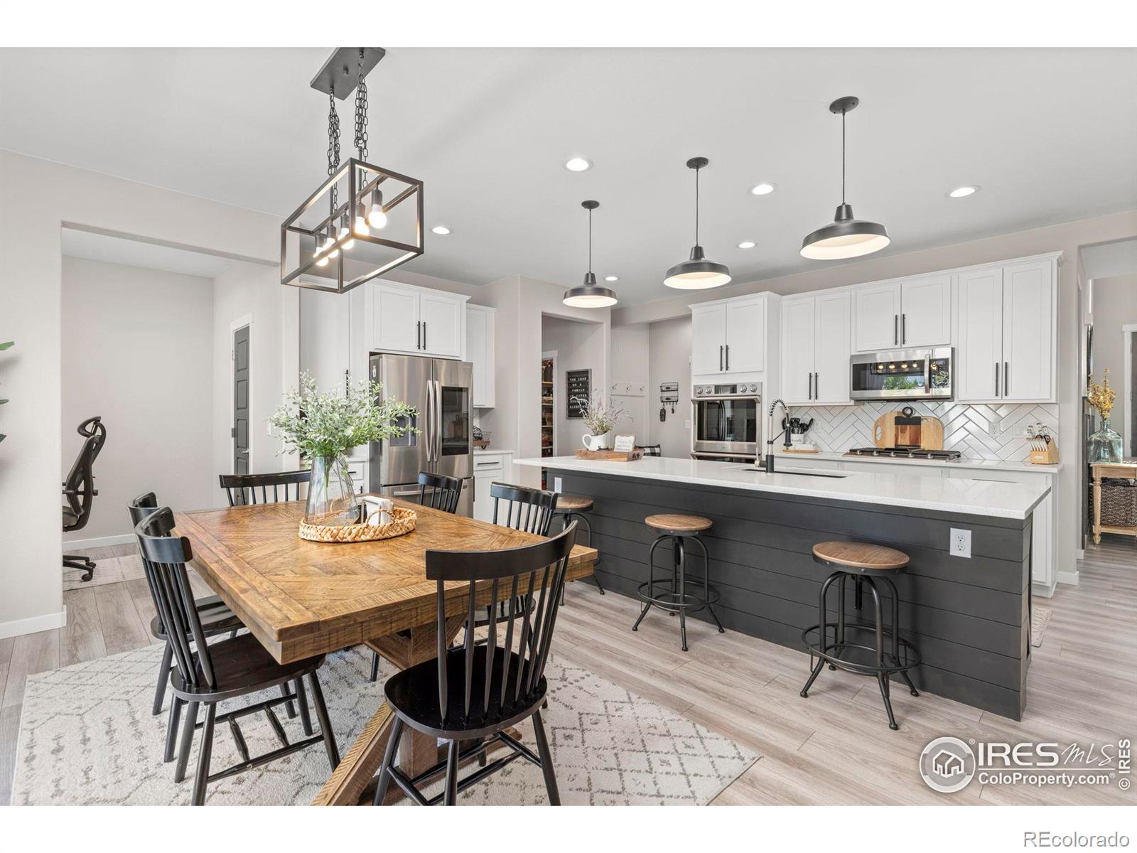 MLS Image #3 for 2526  doe ridge way,johnstown, Colorado