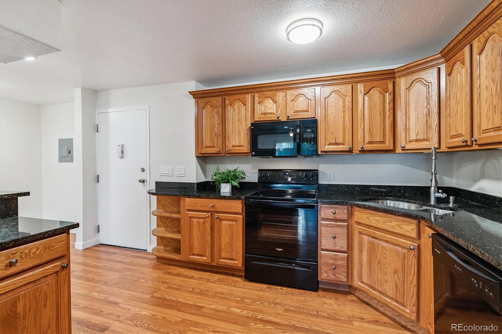 MLS Image #6 for 9335 e center avenue,denver, Colorado