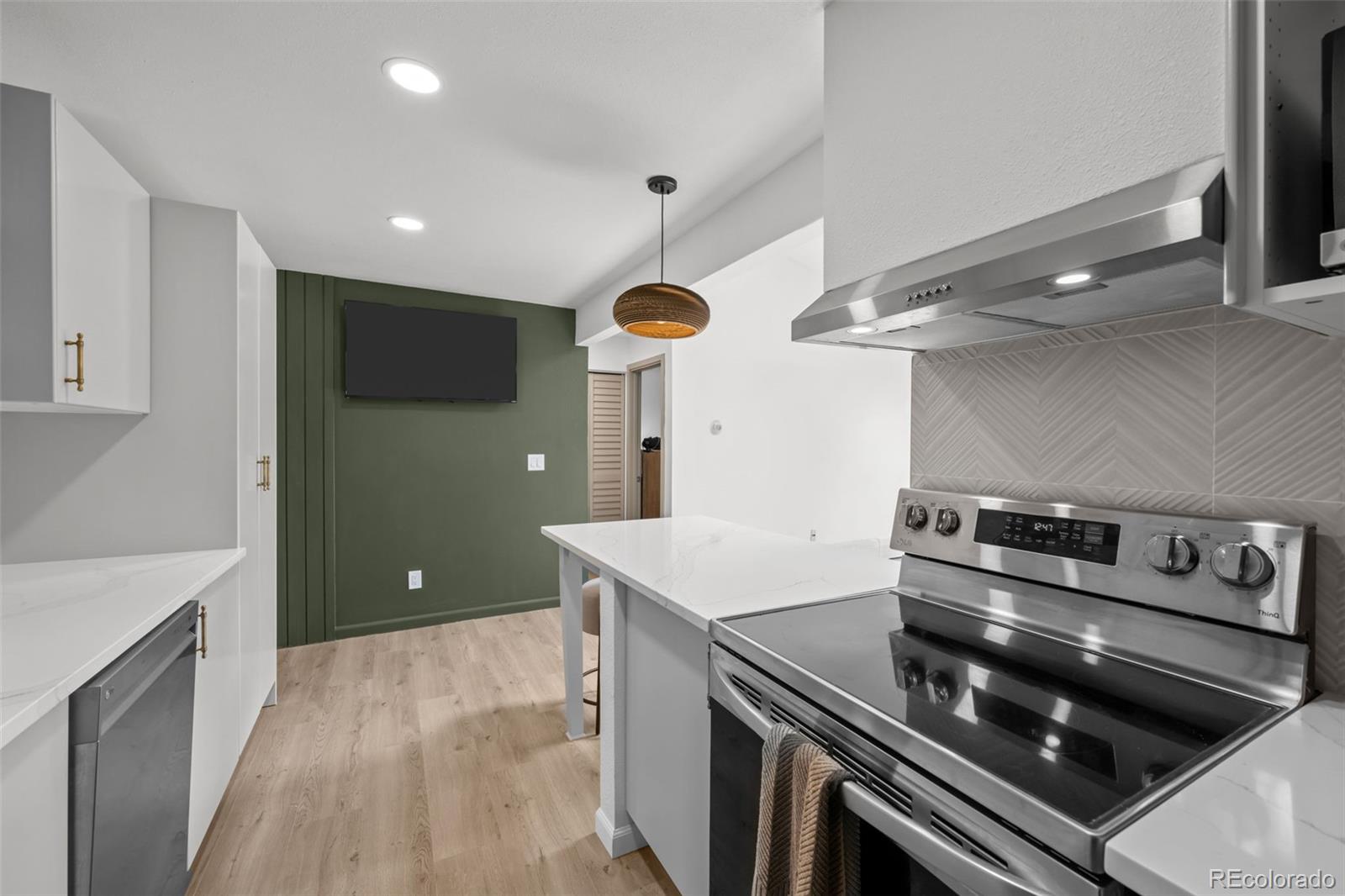 MLS Image #13 for 10150 e virginia avenue,denver, Colorado