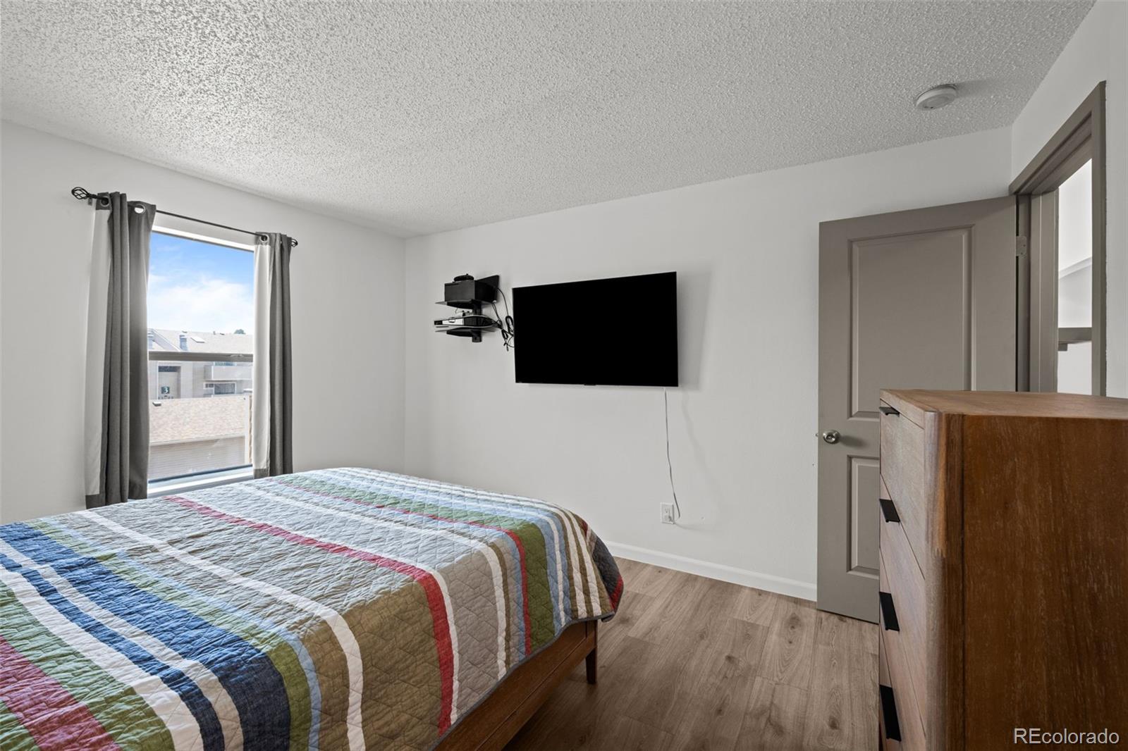MLS Image #15 for 10150 e virginia avenue,denver, Colorado