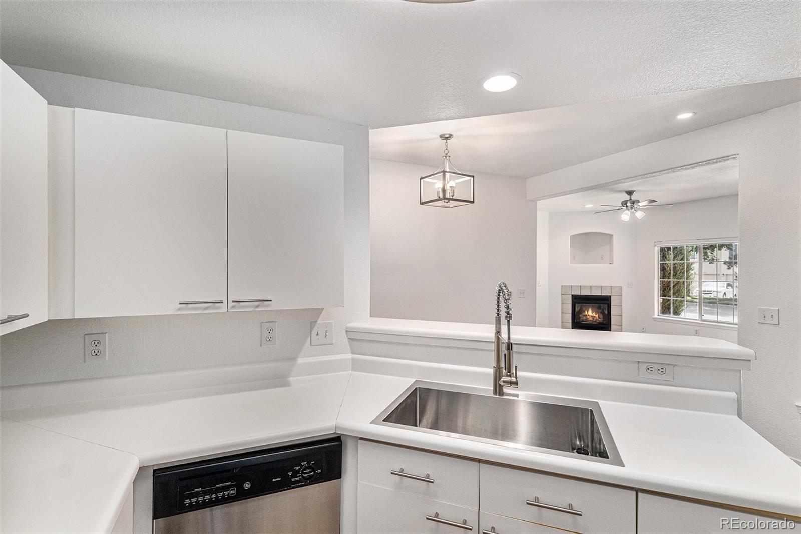 MLS Image #7 for 8737 e dry creek road,englewood, Colorado
