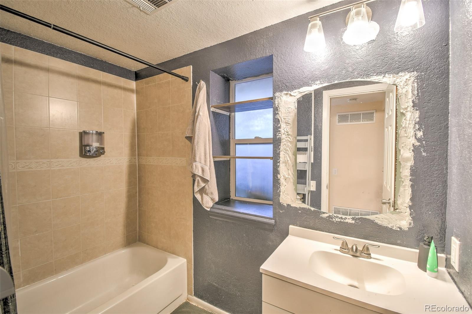 MLS Image #8 for 1658  chester street,aurora, Colorado