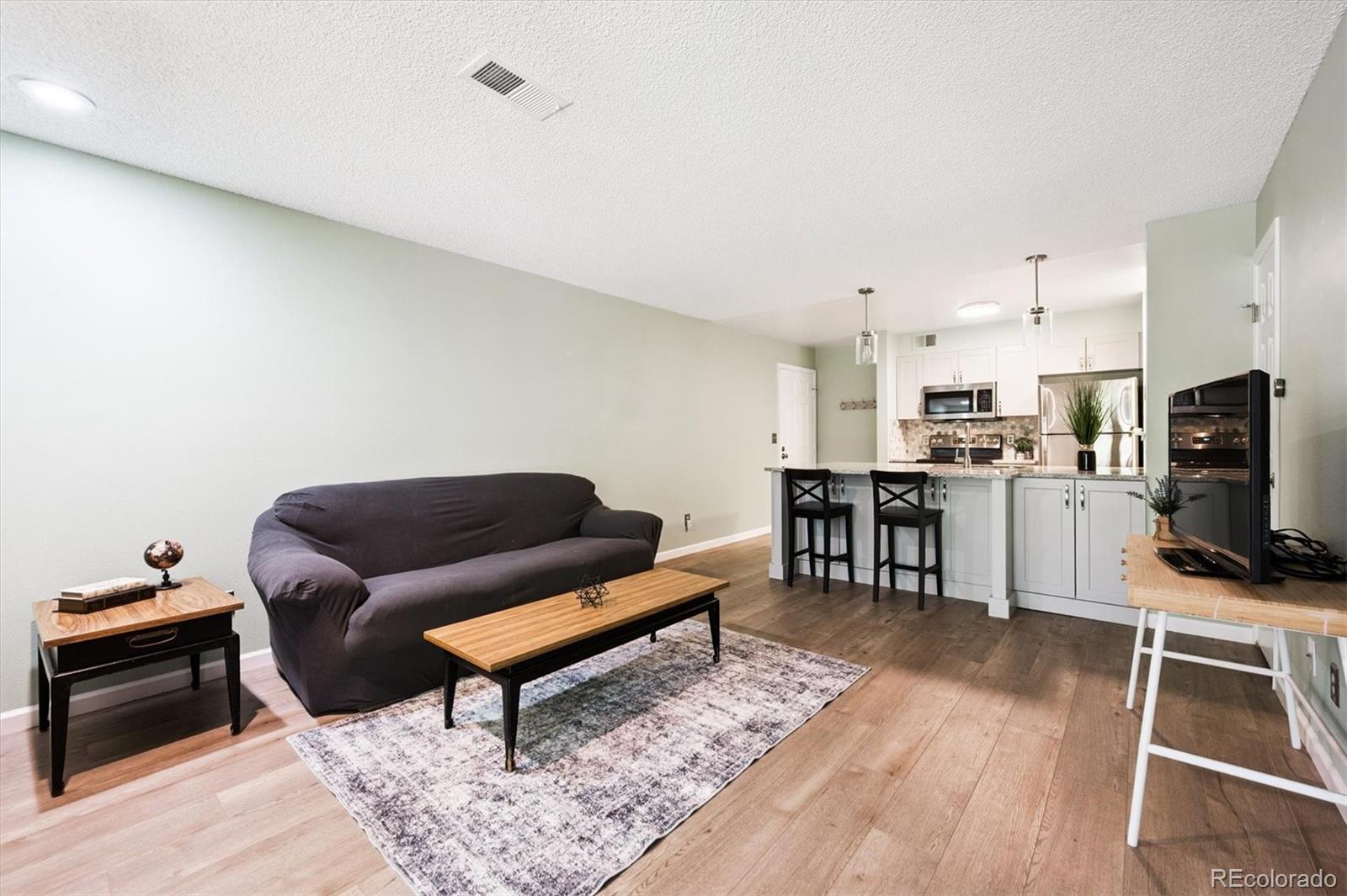 MLS Image #10 for 2575 s syracuse way,denver, Colorado