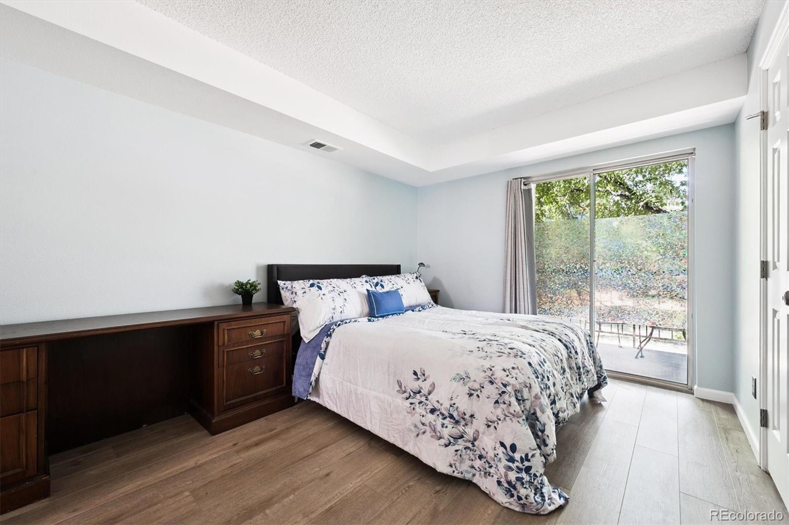 MLS Image #14 for 2575 s syracuse way,denver, Colorado