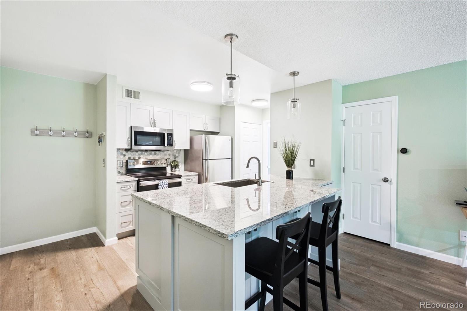 MLS Image #4 for 2575 s syracuse way,denver, Colorado