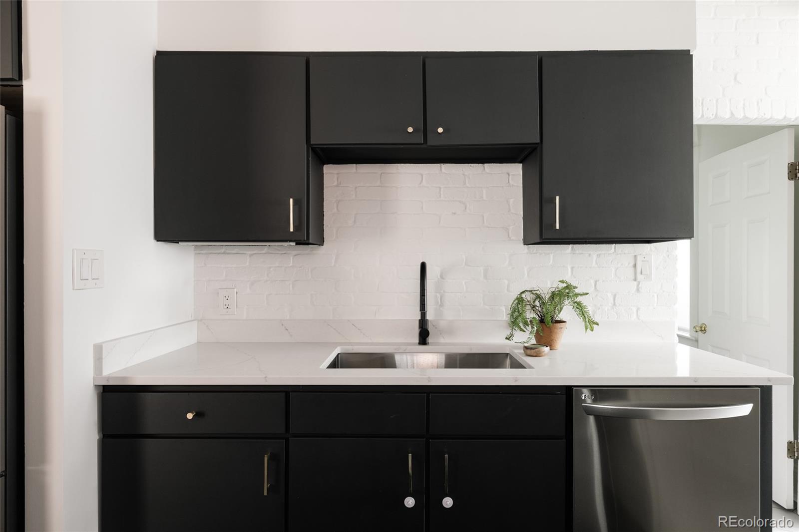 MLS Image #39 for 2644 n high street,denver, Colorado