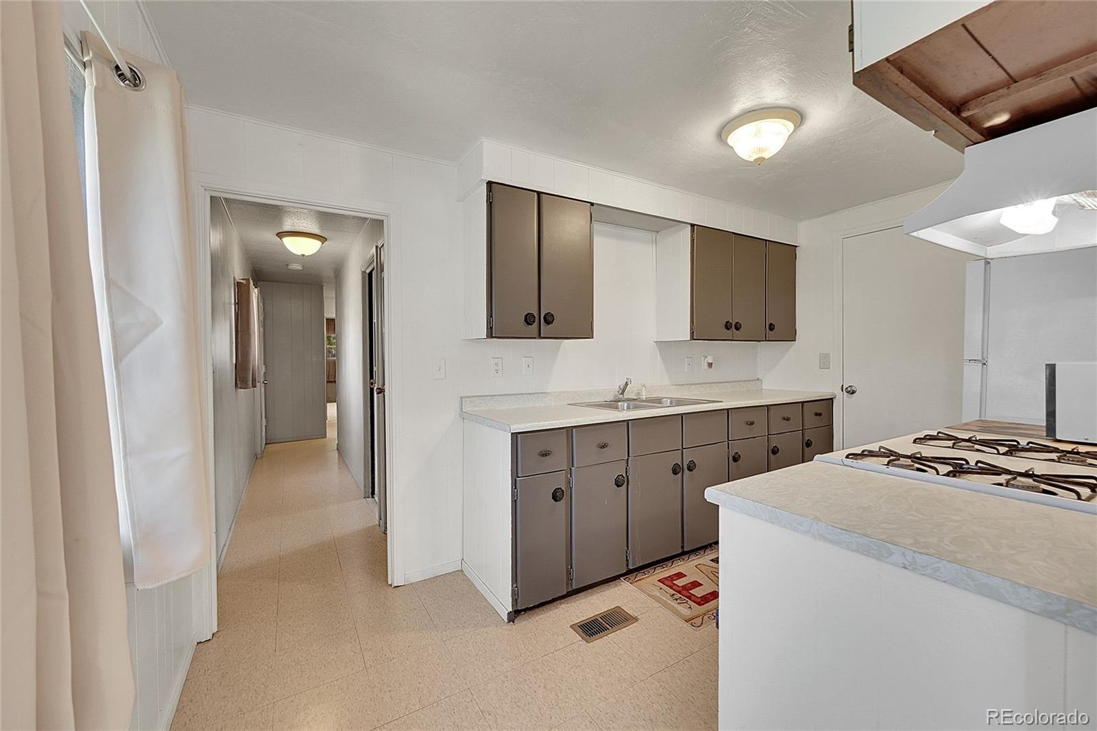 MLS Image #10 for 900  glen dale street,dacono, Colorado