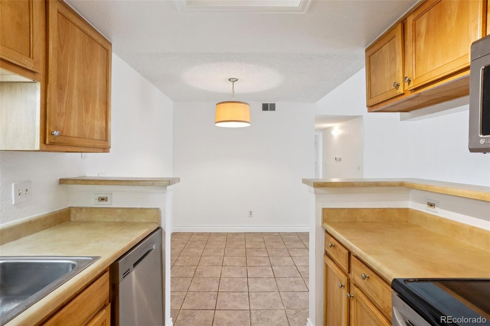 MLS Image #19 for 10283 e peakview avenue,englewood, Colorado