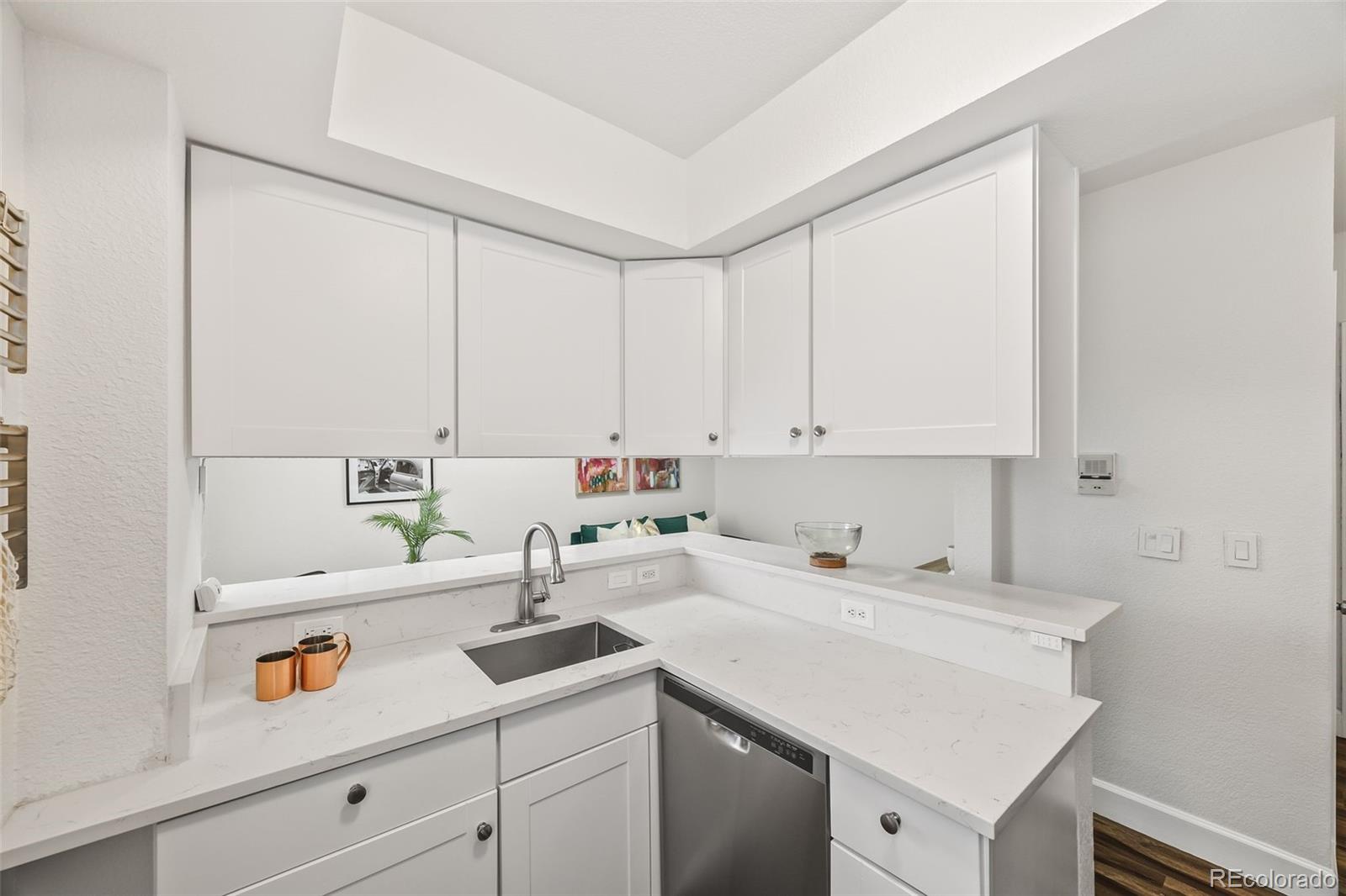 MLS Image #8 for 1629 n clarkson street,denver, Colorado