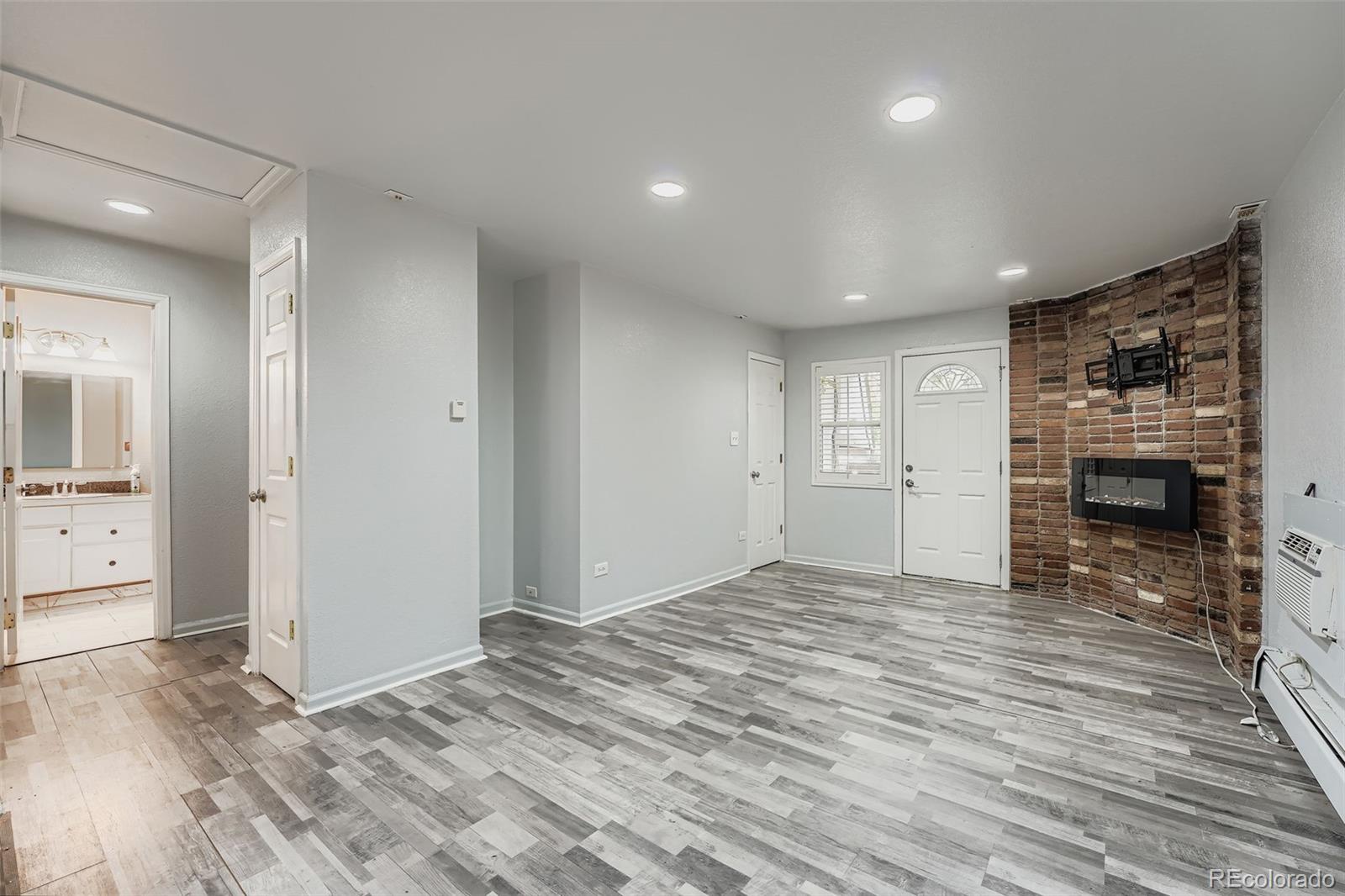 MLS Image #6 for 2190 s holly street,denver, Colorado
