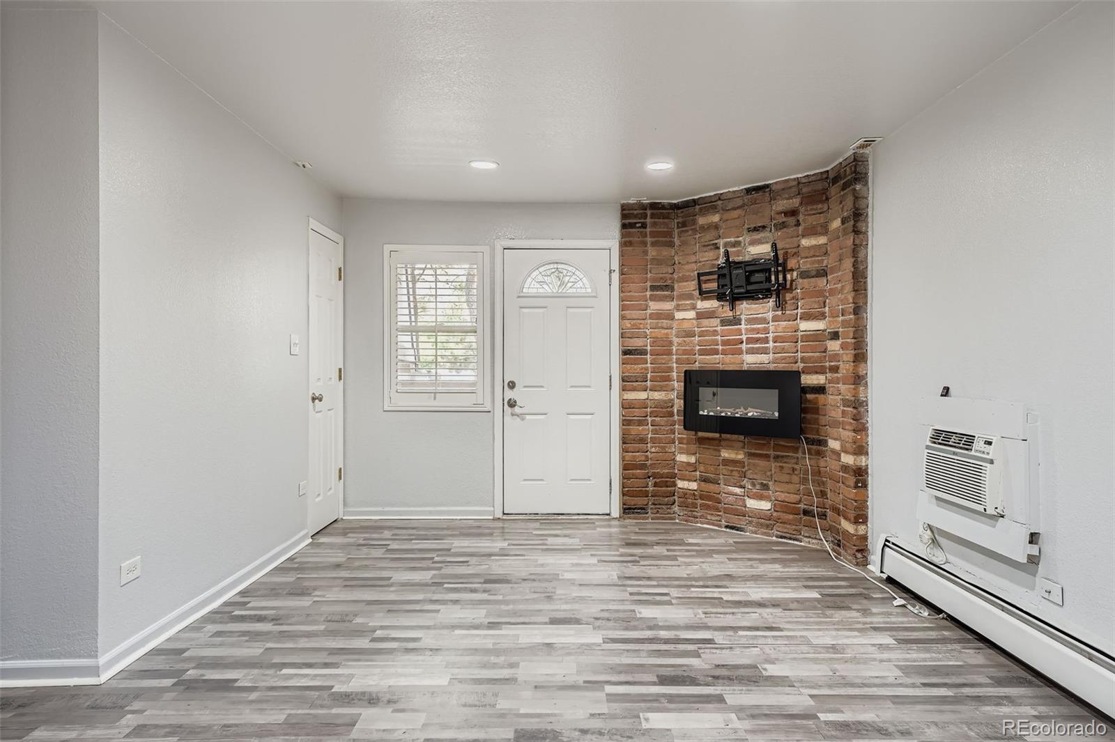 MLS Image #8 for 2190 s holly street,denver, Colorado