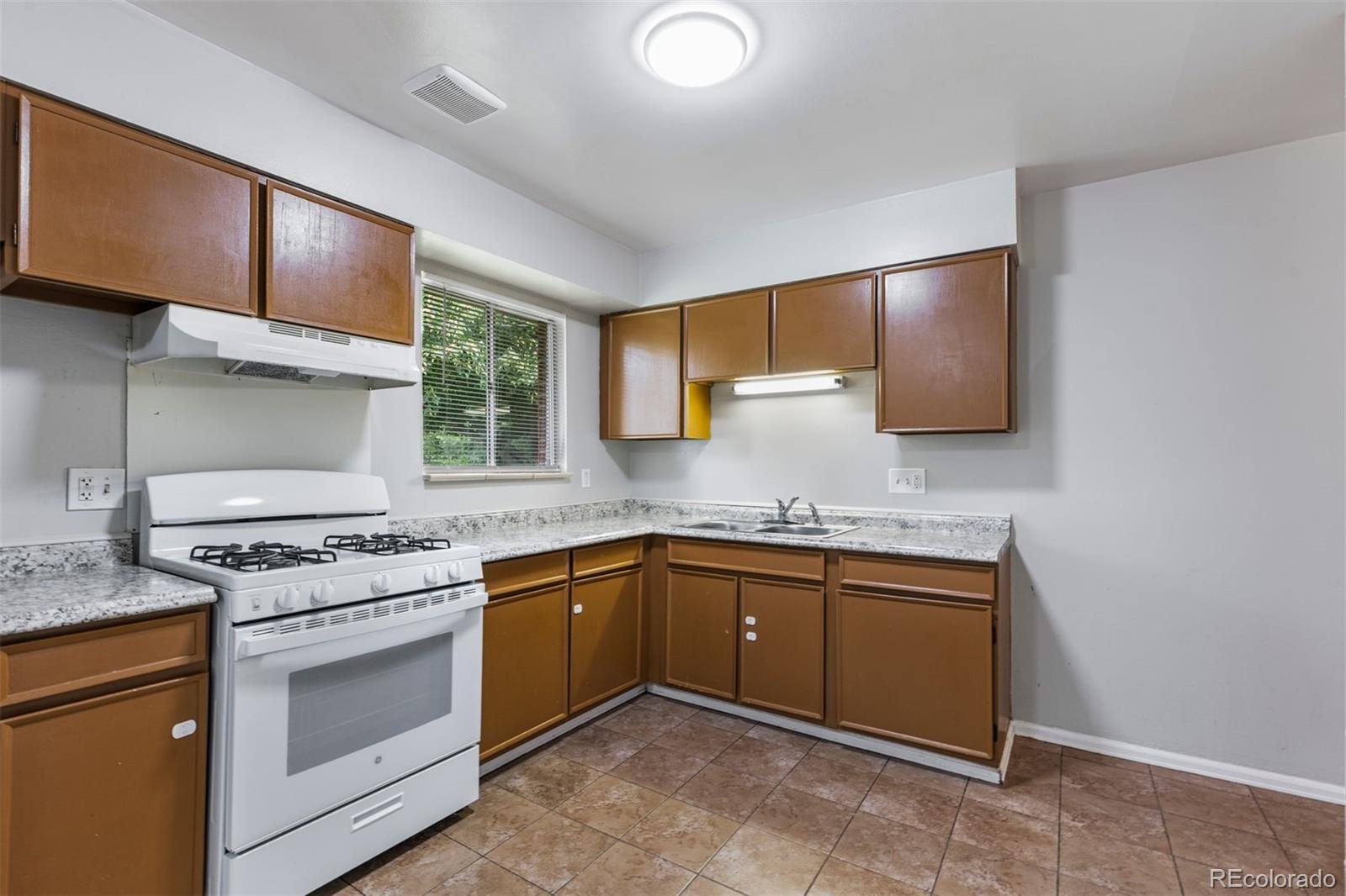 MLS Image #5 for 489  toledo street,aurora, Colorado