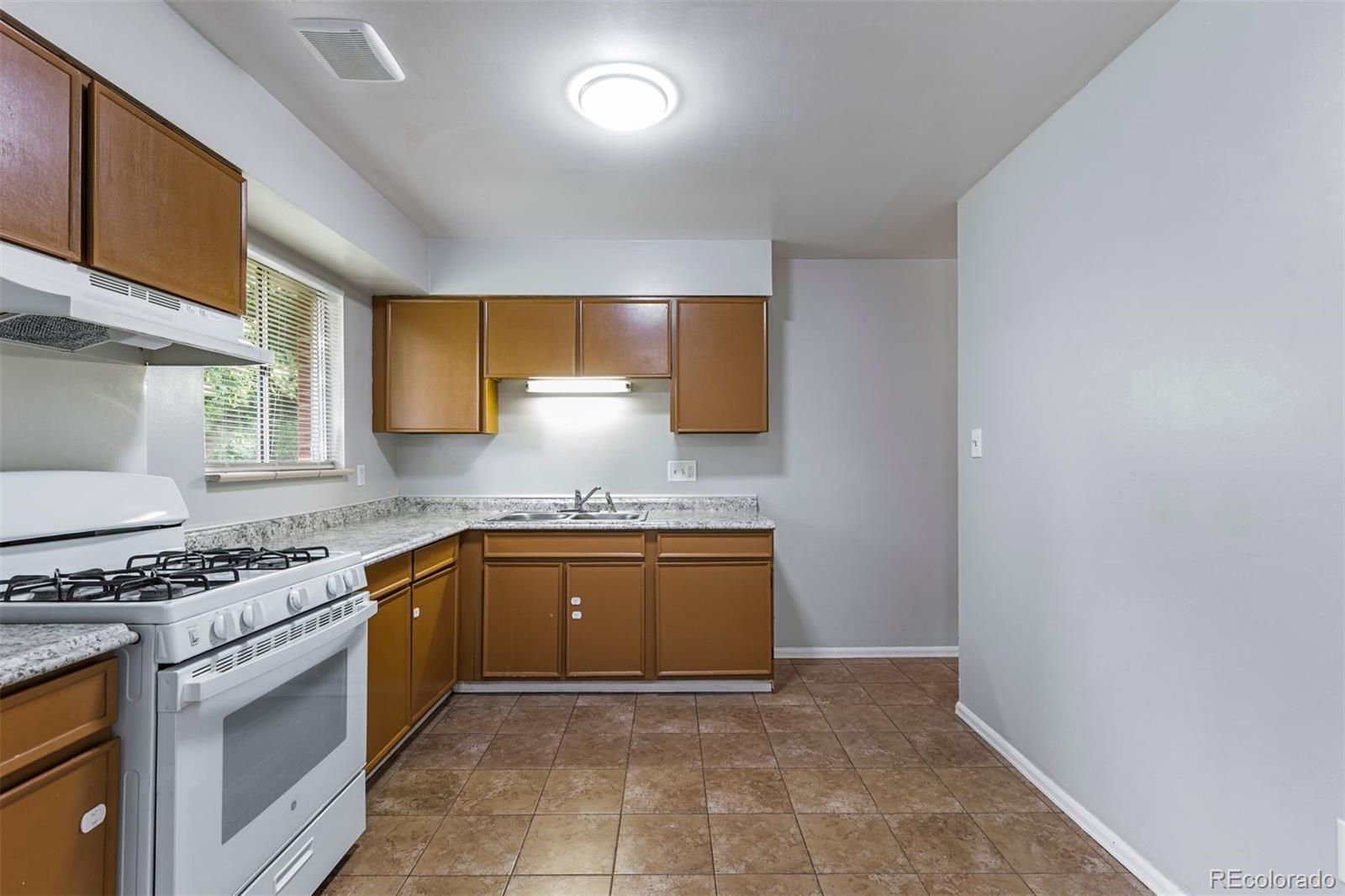 MLS Image #8 for 489  toledo street,aurora, Colorado