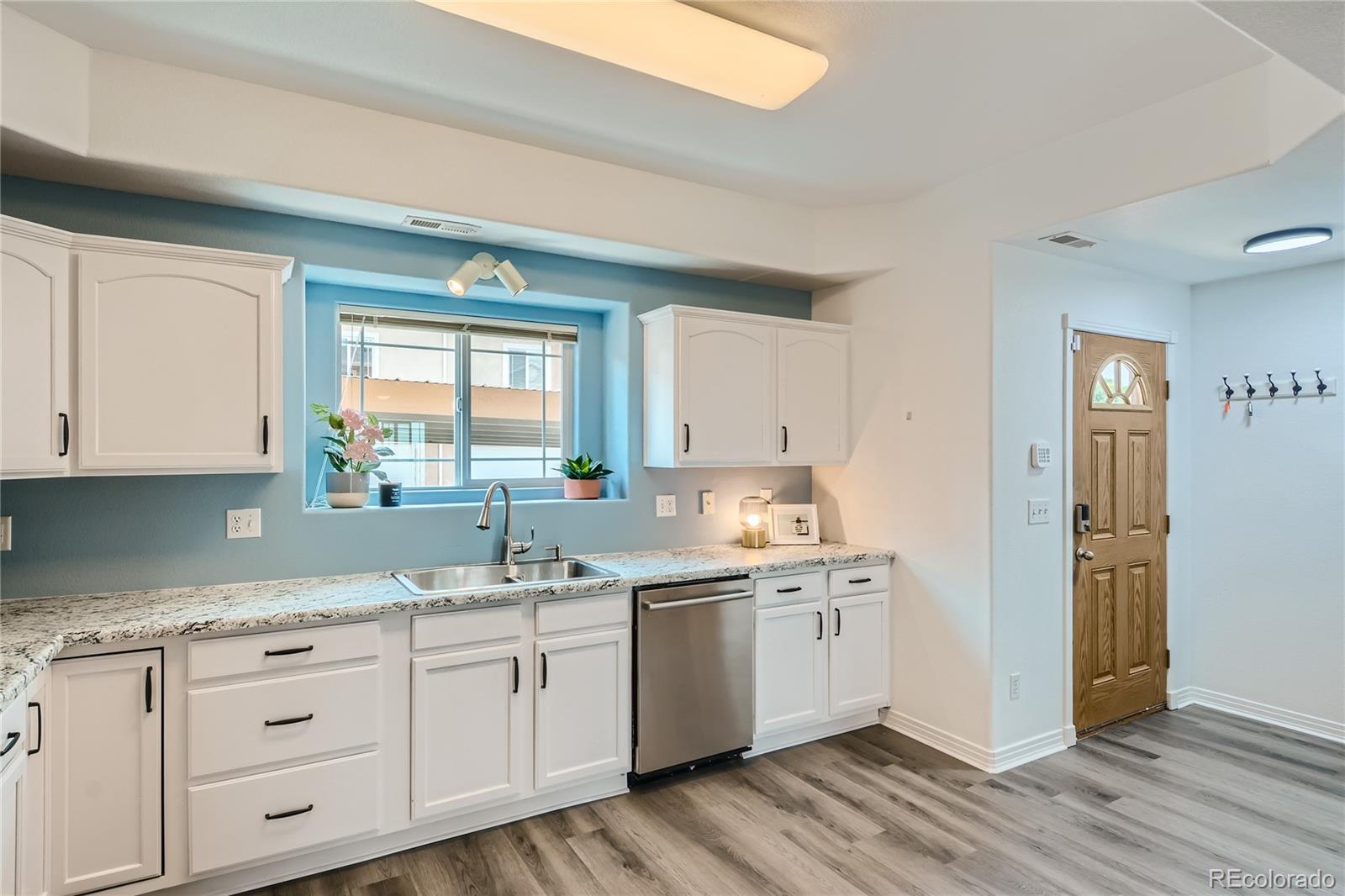 MLS Image #6 for 1447  madison ridge heights,colorado springs, Colorado