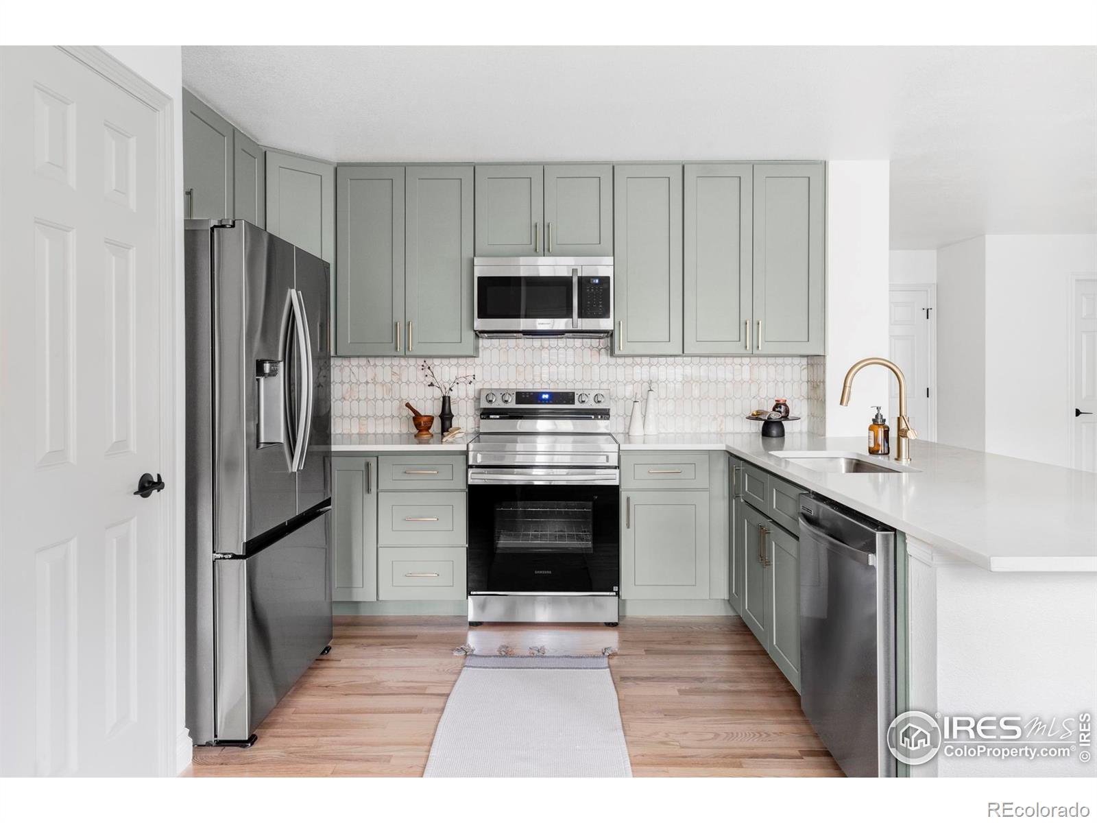 MLS Image #5 for 823  trail ridge drive,louisville, Colorado