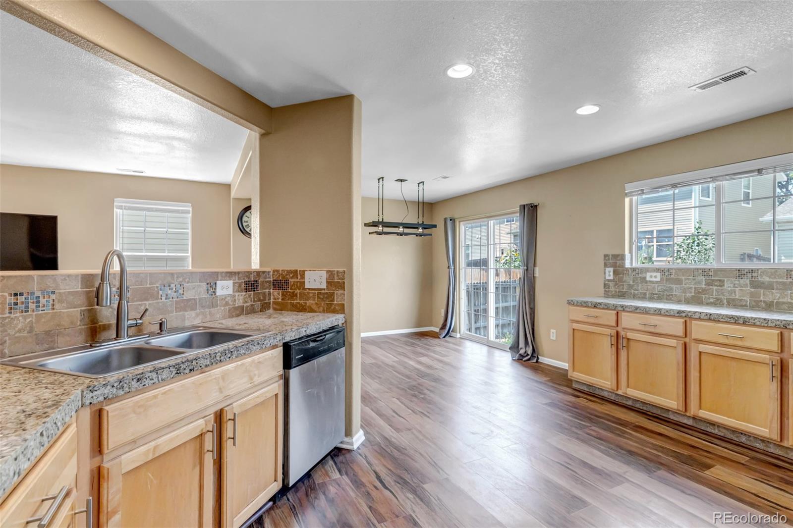 MLS Image #6 for 7951 s kittredge way,englewood, Colorado