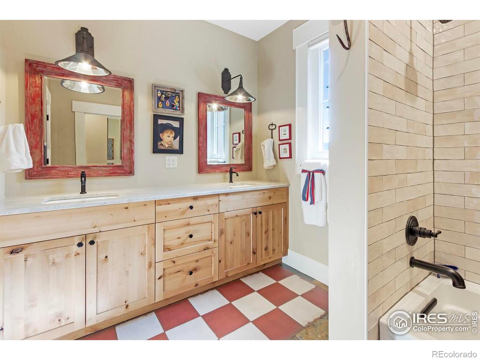 MLS Image #33 for 905  elk trail court,estes park, Colorado