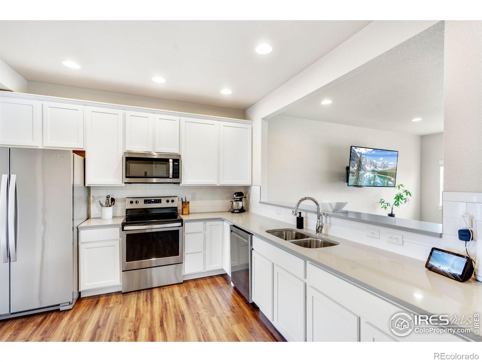 MLS Image #6 for 298 e chestnut street,windsor, Colorado